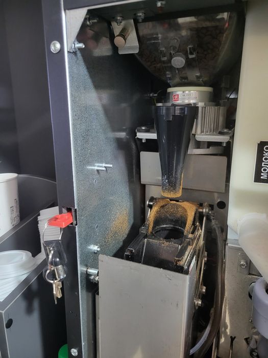 Продаем кофеаппарат зерновой