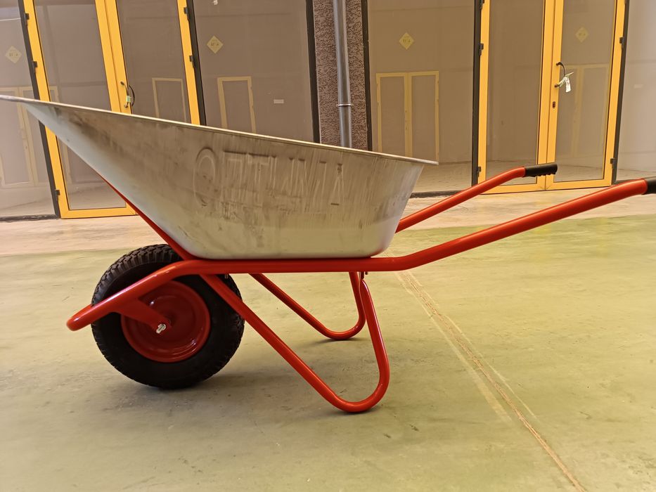 Тачка садовая для сада