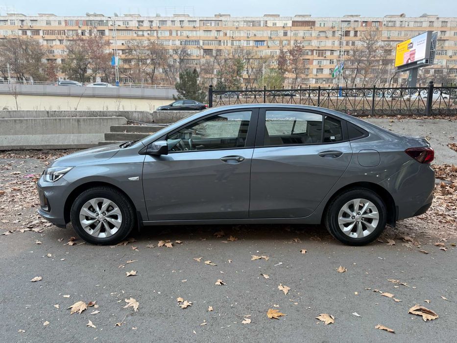 Chevrolet Onix 2023, LTZ, 27 000 км, АКПП — идеальное состояние