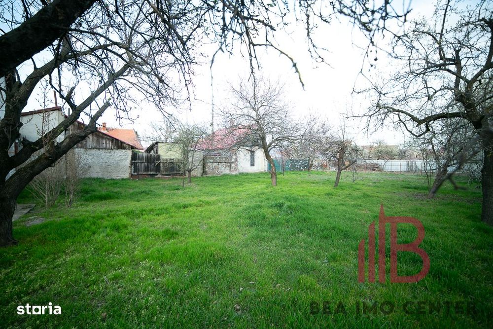 Teren în suprafață de 1018 mp plus casă solidă