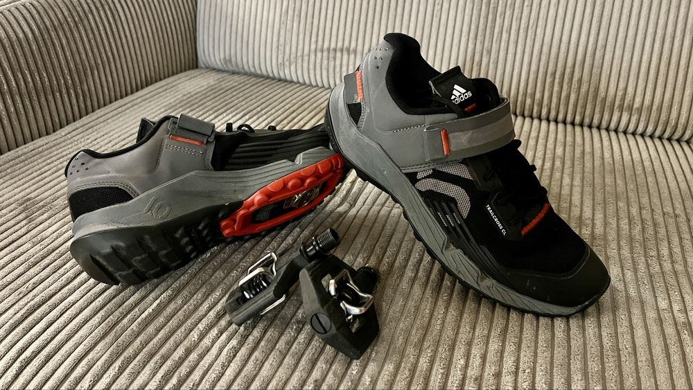 ValuePack: Pantofi Ciclism Five Ten & Pedale CrankBrothers Candy 1