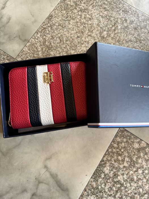 Tommy Hilfiger оригинален портфейл, червен, като НОВ