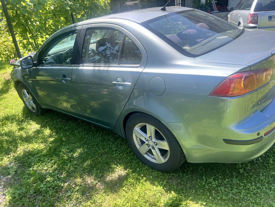 Mitsubishi lancer avariat
