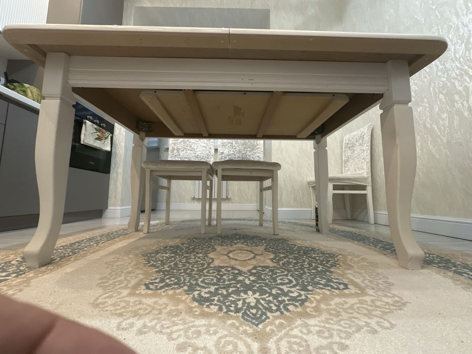 Стол кухонный без стульев