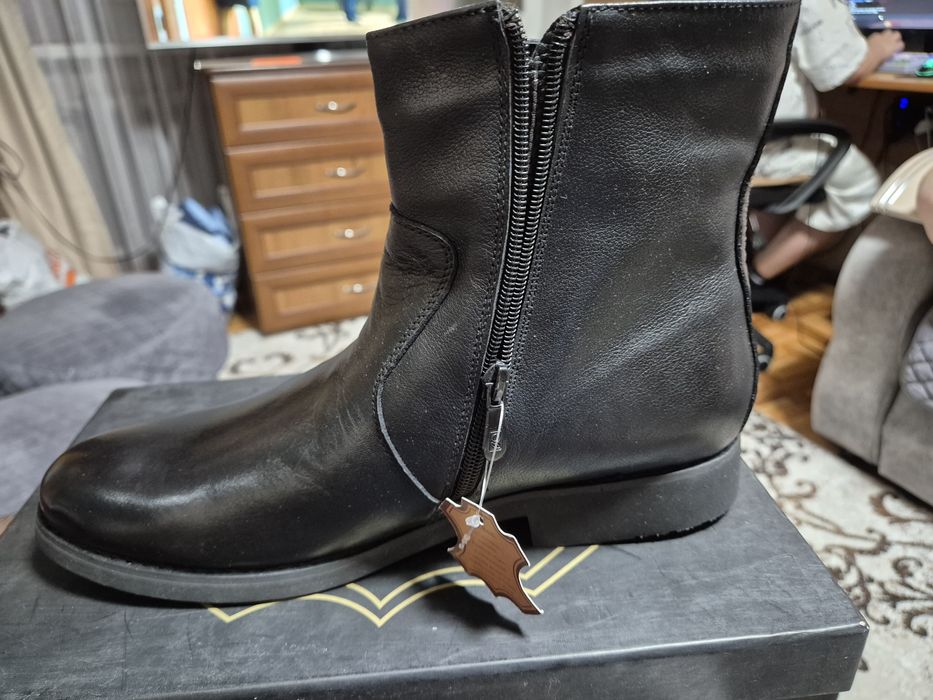 Продам ботинки мужские новые