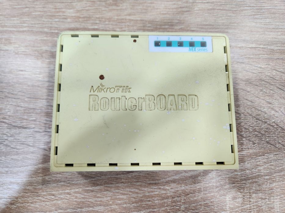Маршрутизатор MikroTik hEX RB750Gr3
