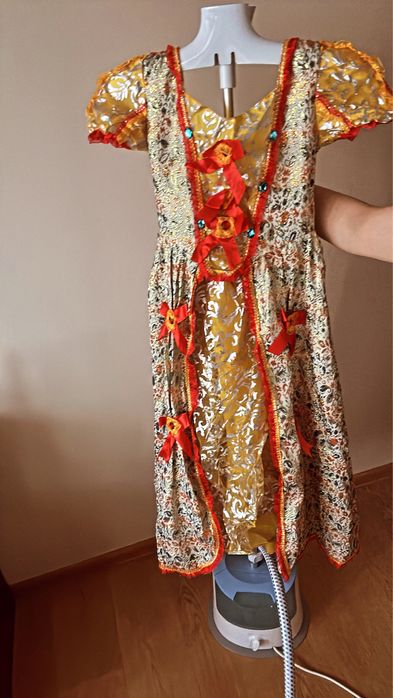 Карнавальные платья и туфли принцесс