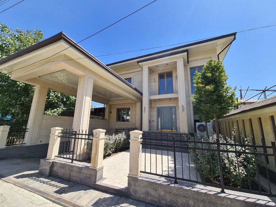 Продаётся дом Центр Луначарского на 6 сотках
