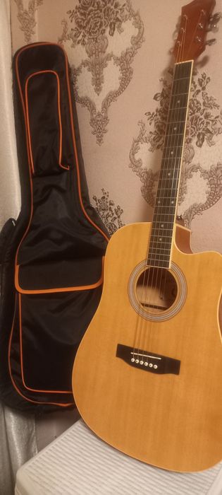 Gitara sotiladi yangi
