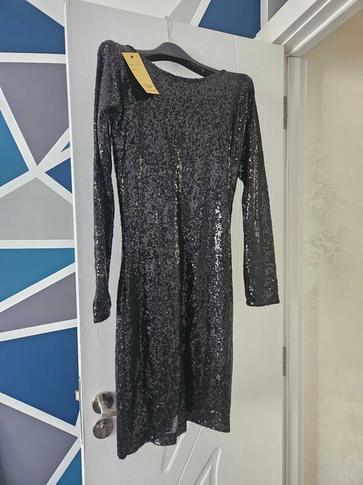 Чисто нови рокли XS