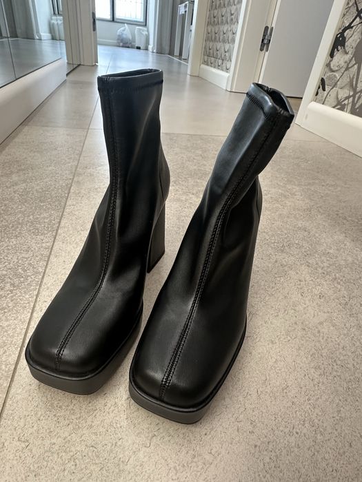 Чисто нови черни боти от еко кожа