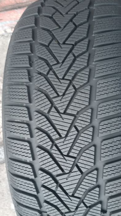 225/50/17 Uniroyal
