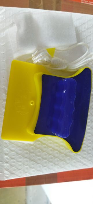 Vând ștergător magnetic pentru geamuri