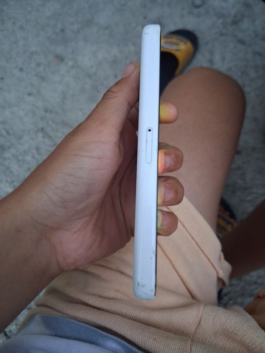 Продавам iPhone 5c
