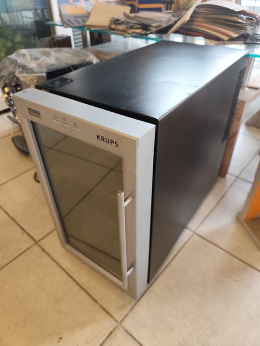 Хладилна витрина за вино Крупс