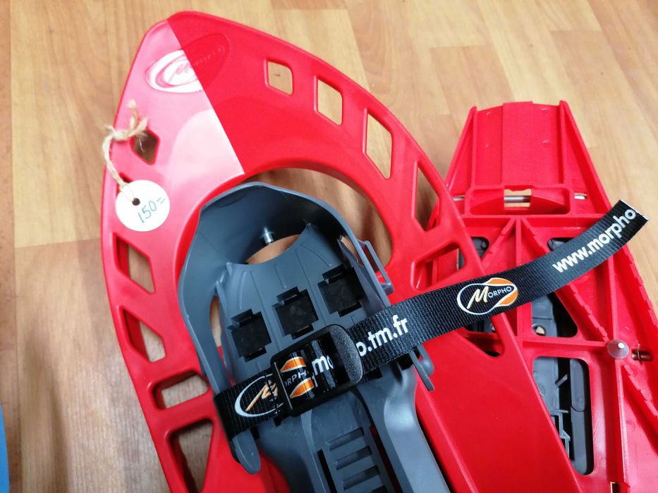 Продавам чисто нови френски пластмасови снегоходки за човек до 120 кг