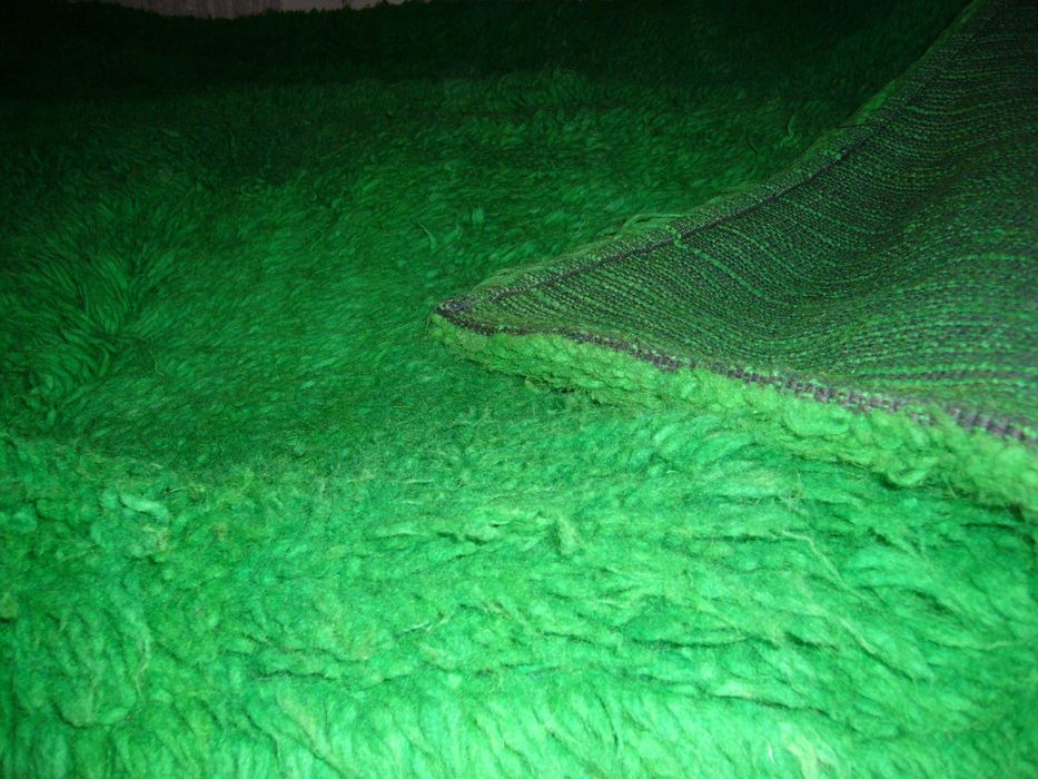 Китеник за спалня - зелен (вълнен) и за единично легло - тъмно син