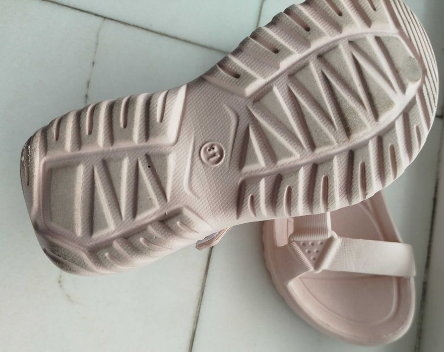 Детски розови сандали от нетекстилна материя