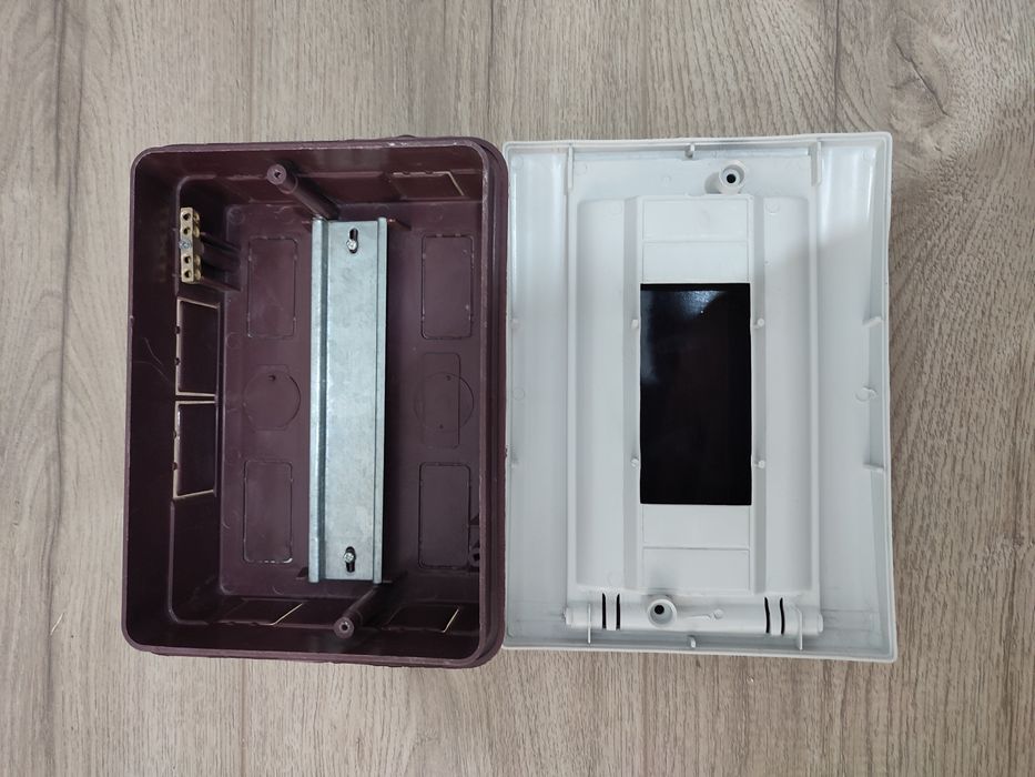 Продам короб щит распределитель  электрический