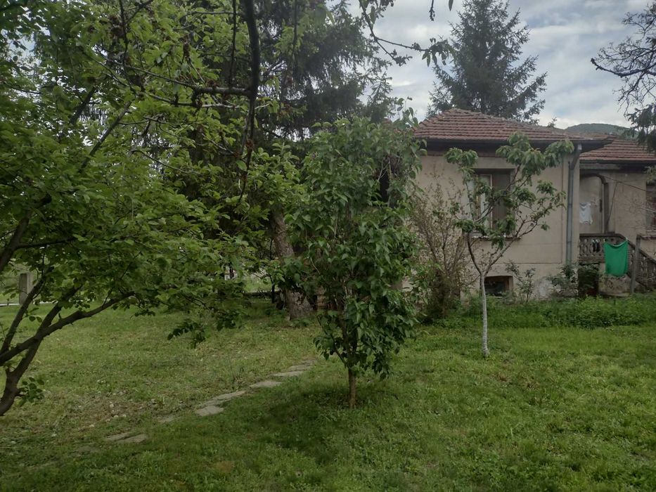 Продава къща в с. Тополово общ. Асеновград