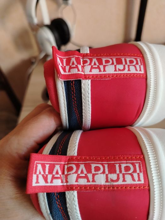 Кроссовки фирменные