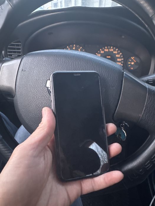 Продам iPhone 11 в хорошем состоянии