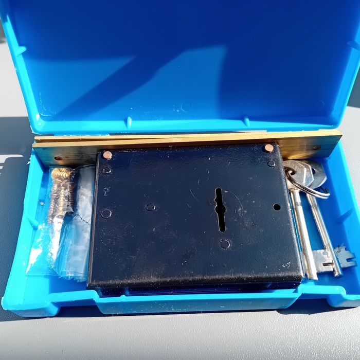 Комплект брава с патронник и дръжки