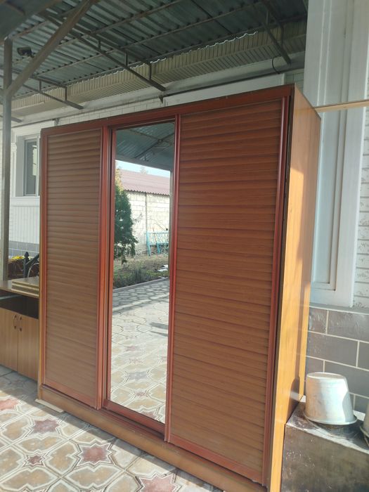 Диван и шифоньер