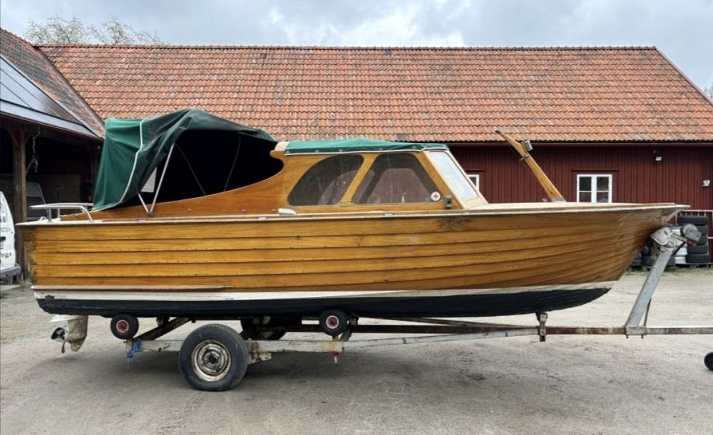 Barcă din lemn, motor Volvo PentaB20 Aqua 130 HP