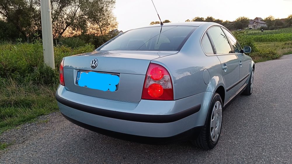 Vând Volkswagen Passat (2003)