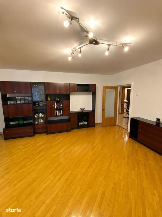 Apartament 4 camere (strada Zizinului)