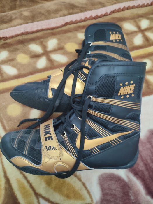 Боксерки 39р бу черно золотые