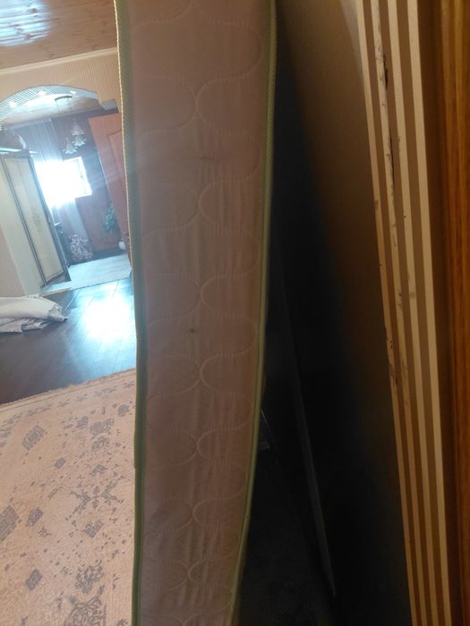 Продам матрас бу в хорошем состоянии