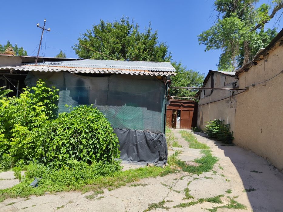 Продам участок в Миробадском районе 7 соток вдоль дороги