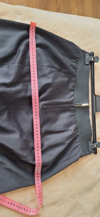 Черна офис пола Zara, L/M, до коляното, молив