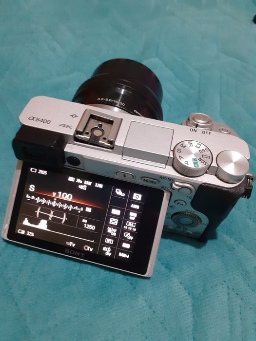 Vand Sony a6400 cu kit 16-50 f3.5-5,6 sau îl închiriez