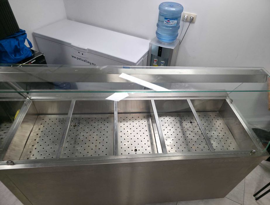 Топла витрина за храна с място за съхранение