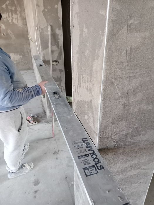 Tencuieli mecanizate.  Tencuiala mecanizata/sapa de ipsos/sapa lichida