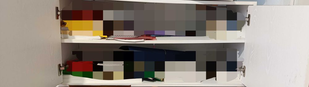 Продавам ТВ шкаф с въртящ се плот.