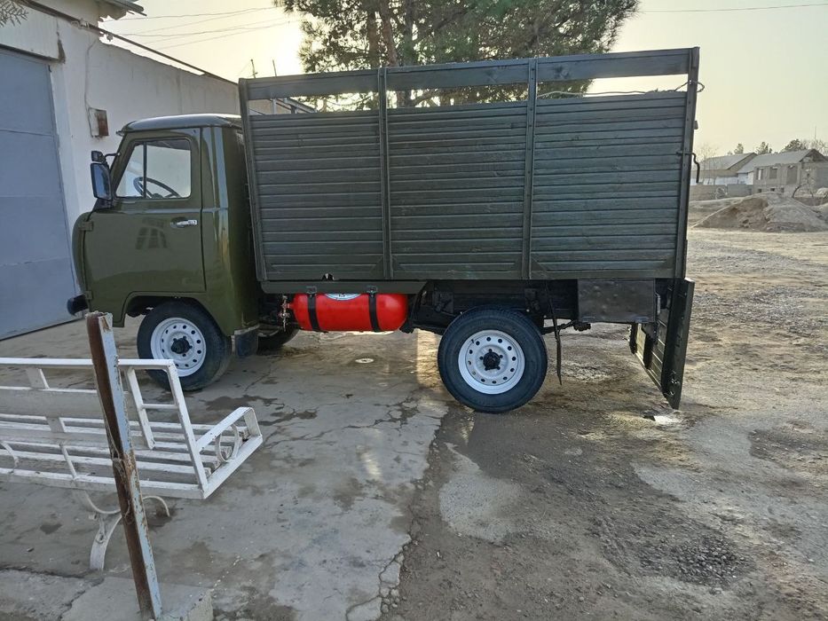 Uaz 452  sotiladi  1991  yil xolati  alo  2 ta  100 tali metani bor