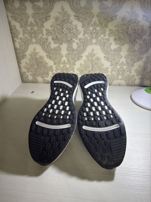 Nike journey run белые