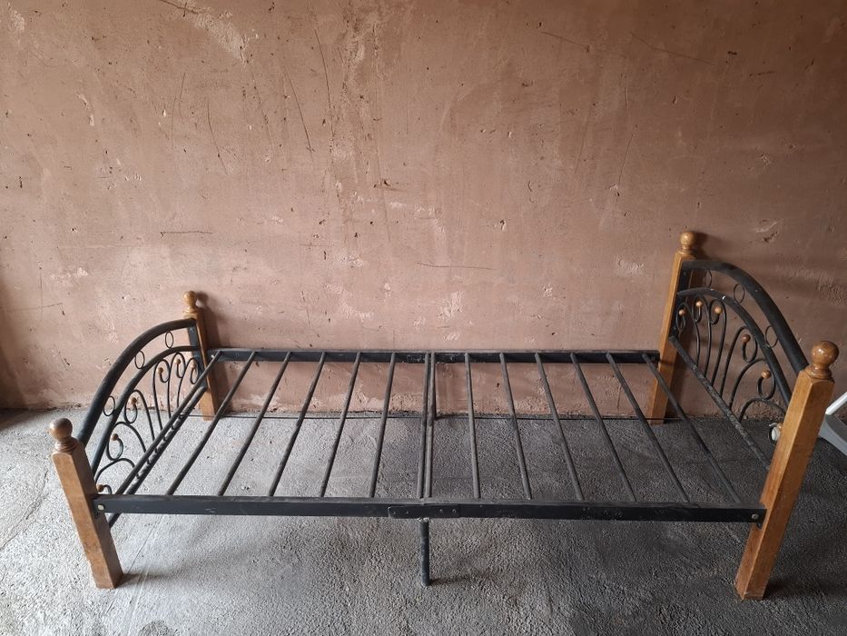 Продам  Кровать железная