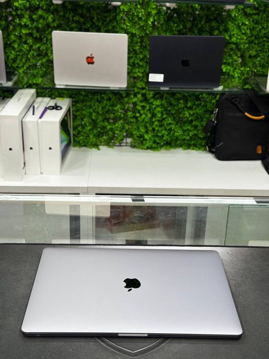 Macbook Pro 1tb Core i7 15inch  Retina 2k