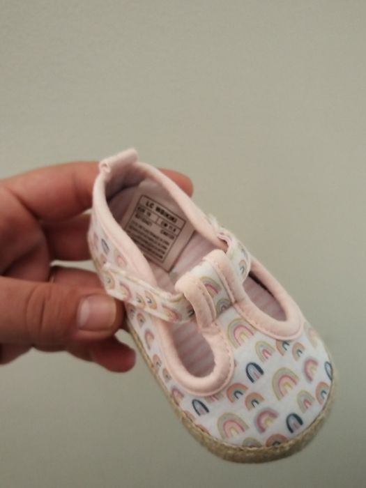 Обувки и пантафи за бебета