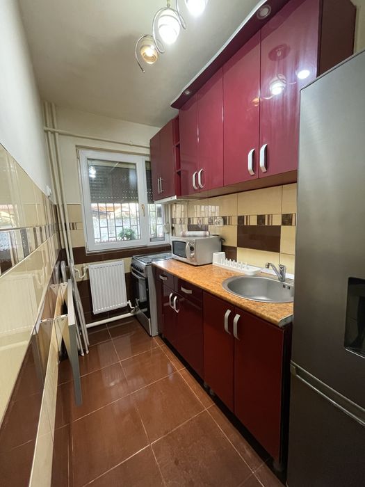 Inchiriez apartament o camera zona Vlaicu