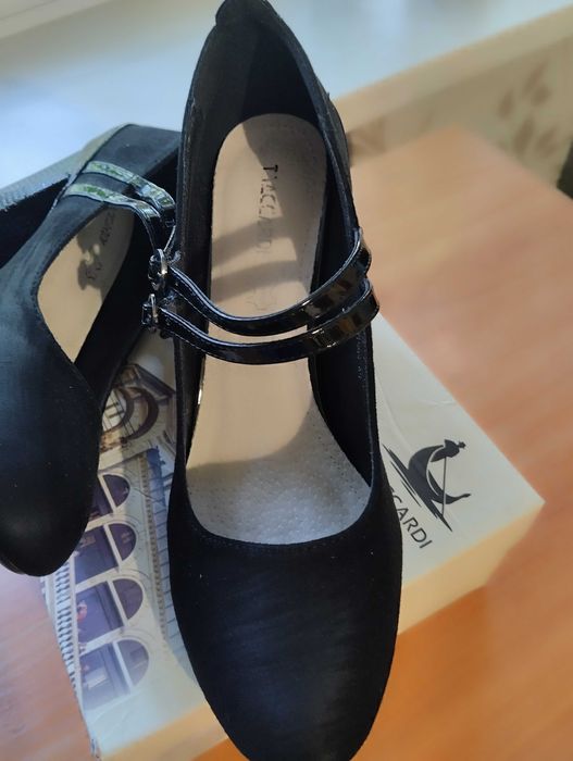 Продам женские туфли