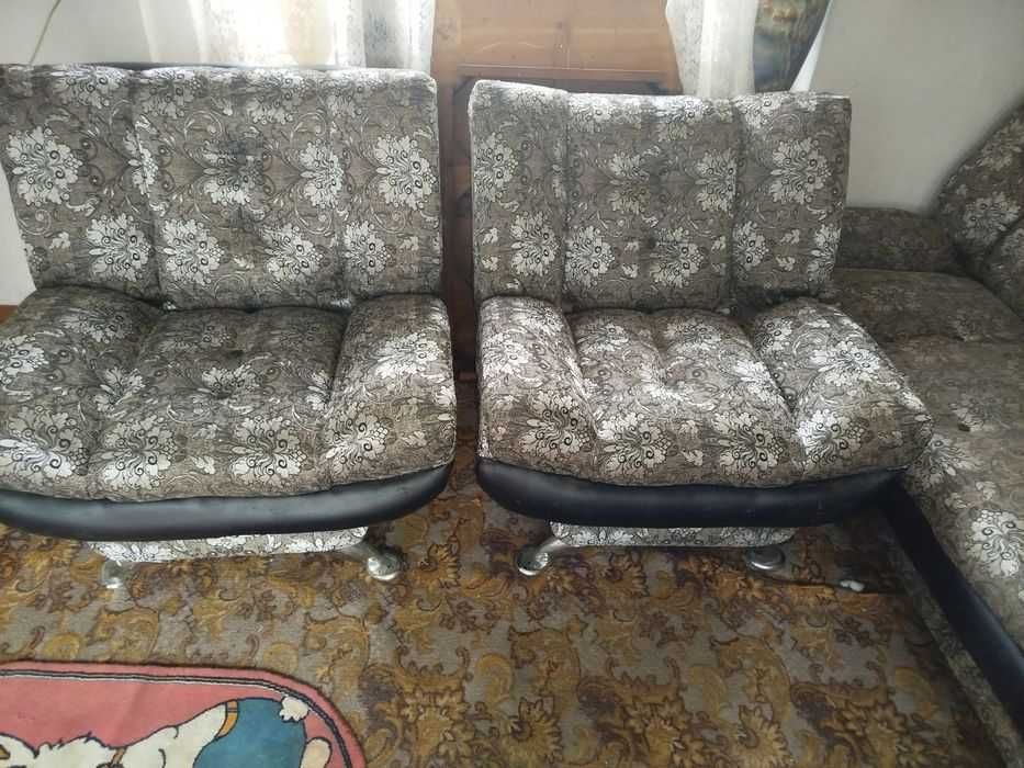 Продам раскладыне диван и два кресла