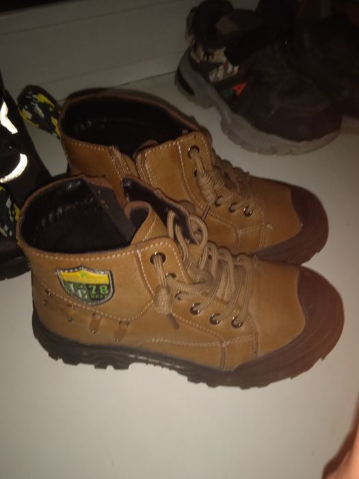 Продам осенние ботиночки для мальчика