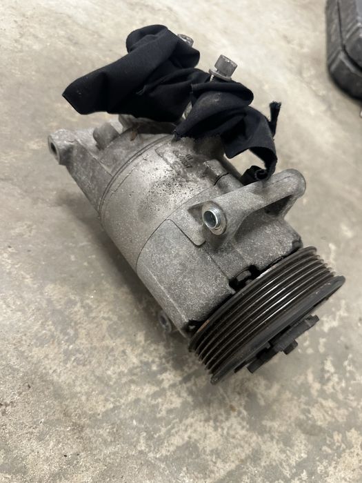 Компресор климатик 5Q0820803D delphi V