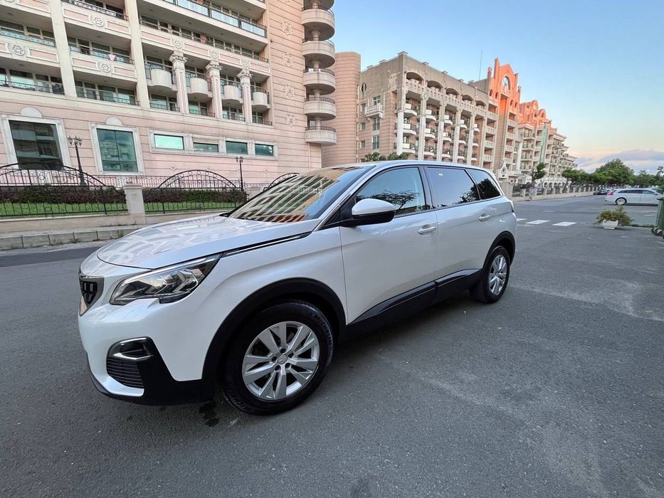 продава  Peugeot 5008